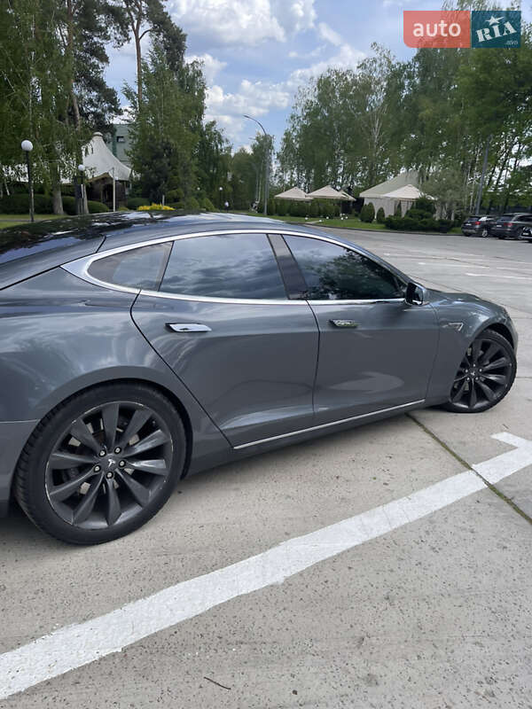 Ліфтбек Tesla Model S 2013 в Києві
