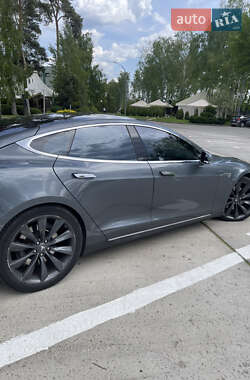 Лифтбек Tesla Model S 2013 в 