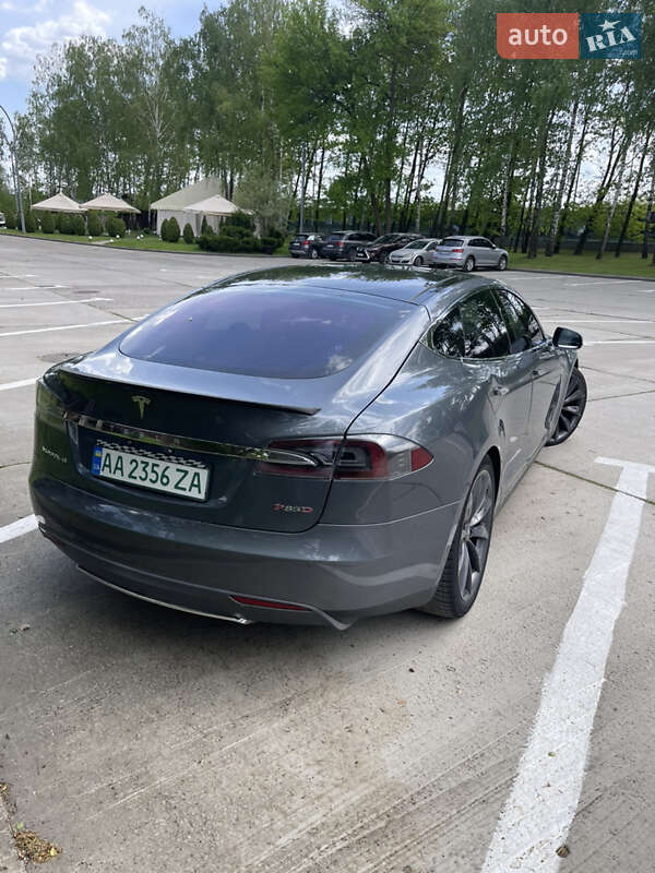 Ліфтбек Tesla Model S 2013 в Києві