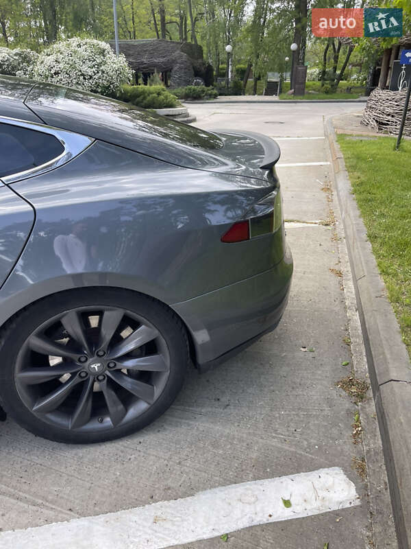 Ліфтбек Tesla Model S 2013 в Києві