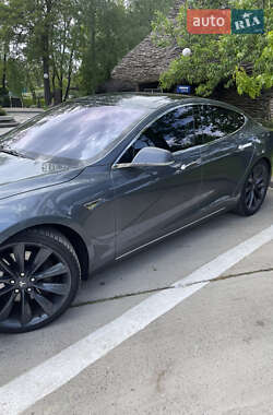 Лифтбек Tesla Model S 2013 в 