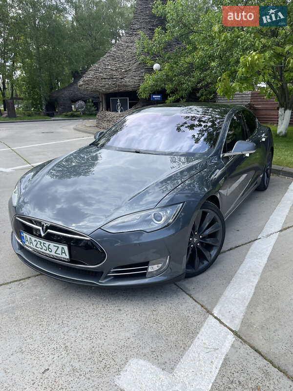Ліфтбек Tesla Model S 2013 в Києві