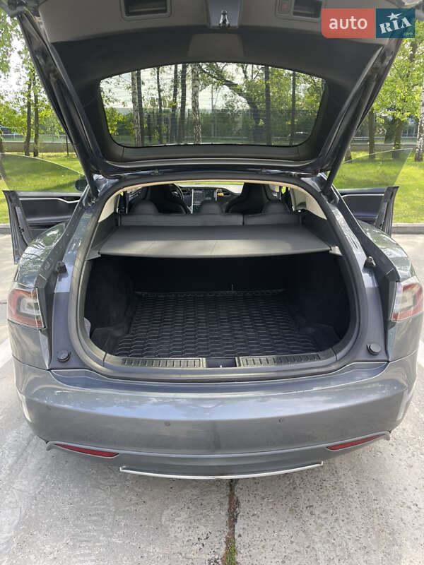 Ліфтбек Tesla Model S 2013 в Києві