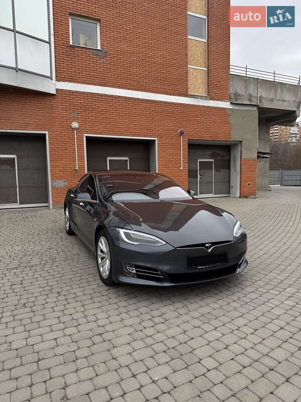 Tesla Model S 2018