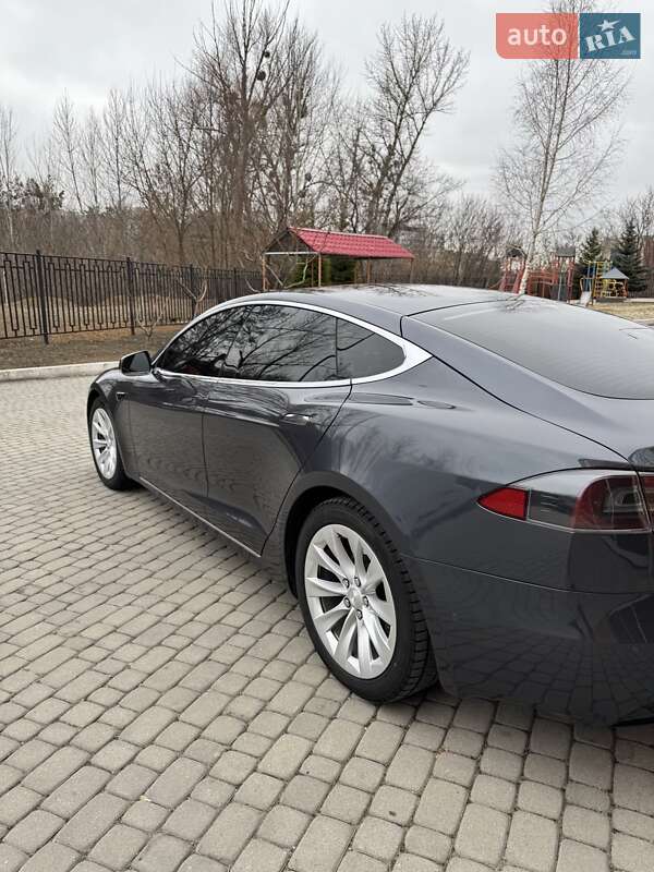 Лифтбек Tesla Model S 2018 в Харькове