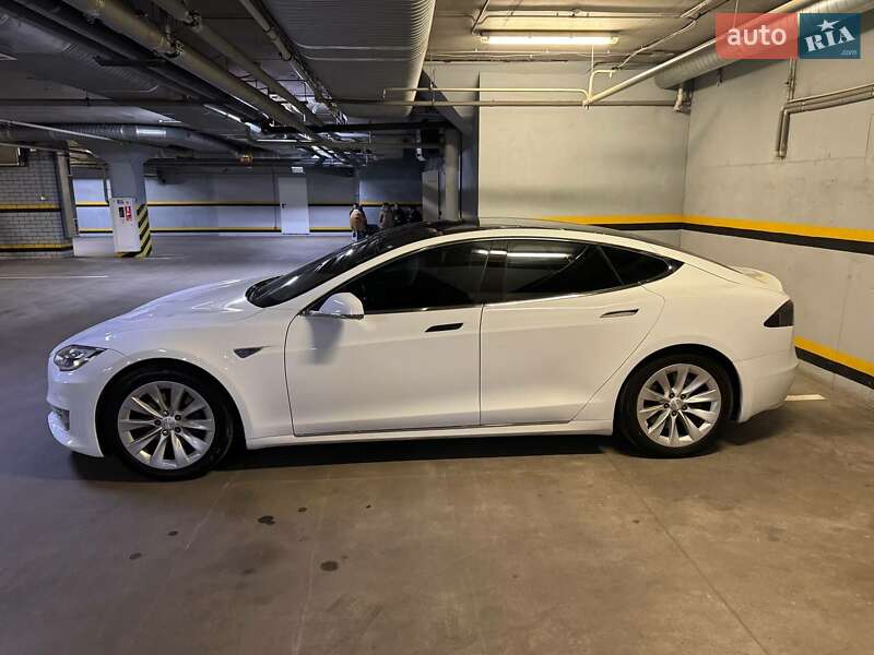 Лифтбек Tesla Model S 2016 в Днепре
