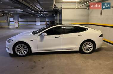 Лифтбек Tesla Model S 2016 в 