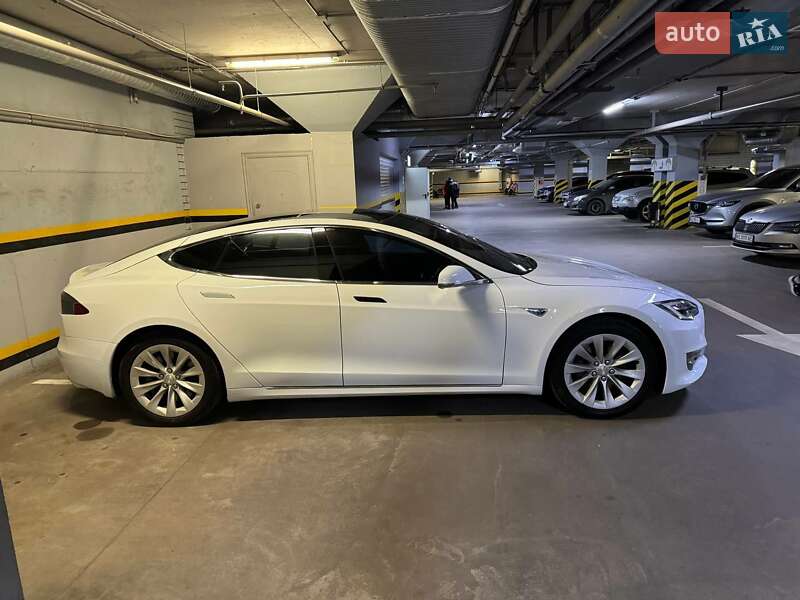 Лифтбек Tesla Model S 2016 в Днепре