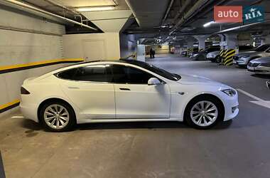Лифтбек Tesla Model S 2016 в 