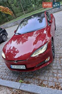 Ліфтбек Tesla Model S 2017 в Каневі