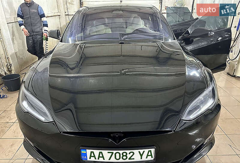 Лифтбек Tesla Model S 2017 в Львове