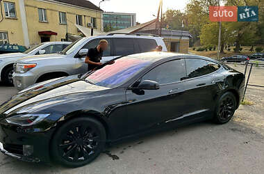 Лифтбек Tesla Model S 2017 в 
