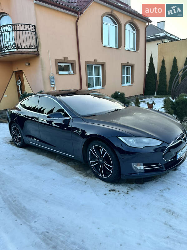 Лифтбек Tesla Model S 2014 в Львове