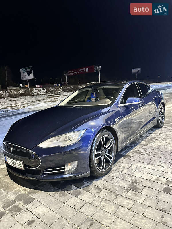Лифтбек Tesla Model S 2014 в Львове
