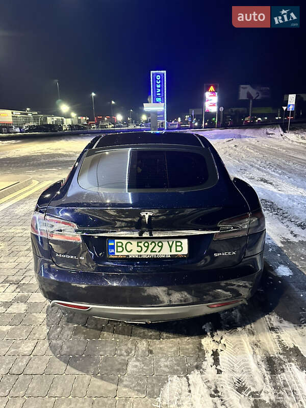 Лифтбек Tesla Model S 2014 в Львове