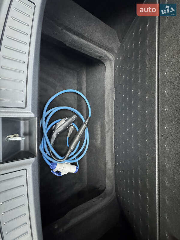 Лифтбек Tesla Model S 2018 в Львове