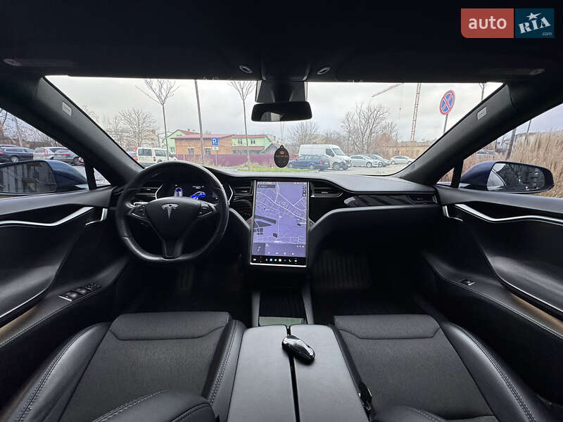 Лифтбек Tesla Model S 2018 в Львове