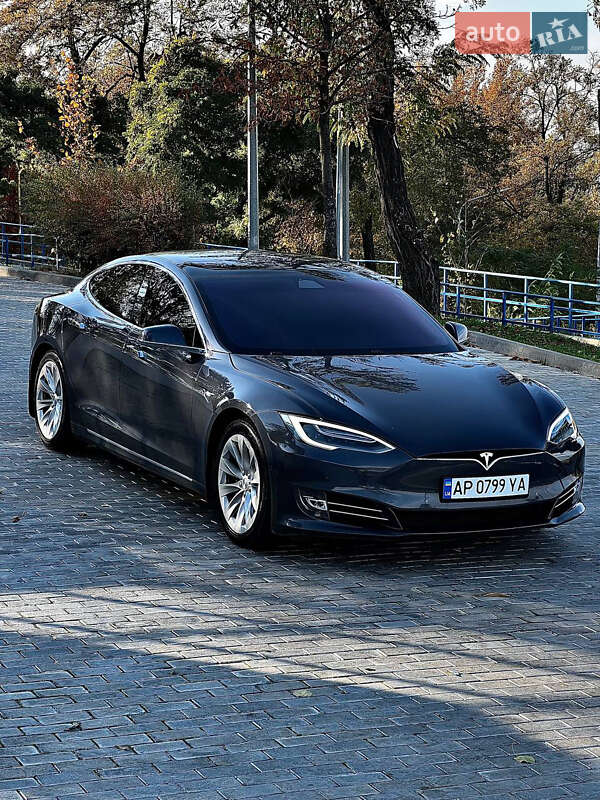 Лифтбек Tesla Model S 2018 в 