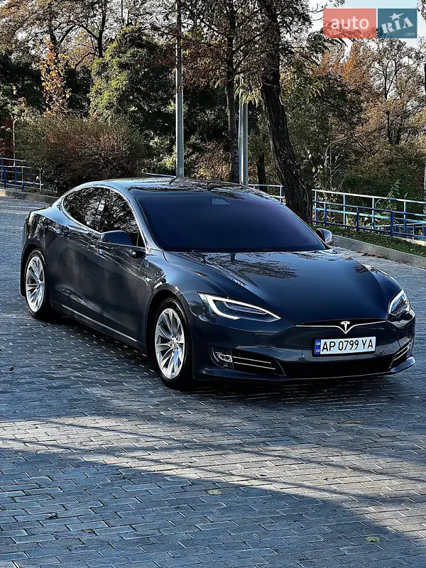 Лифтбек Tesla Model S 2018 в 