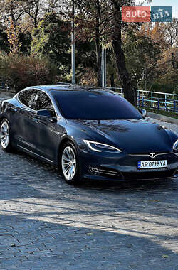 Лифтбек Tesla Model S 2018 в 