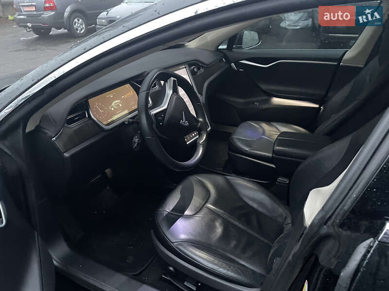 Ліфтбек Tesla Model S 2013 в Києві