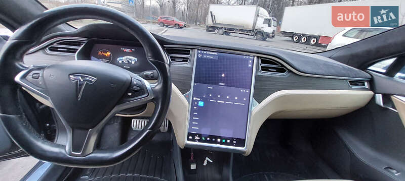 Лифтбек Tesla Model S 2015 в Киеве
