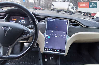 Лифтбек Tesla Model S 2015 в 