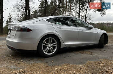 Лифтбек Tesla Model S 2015 в Киеве