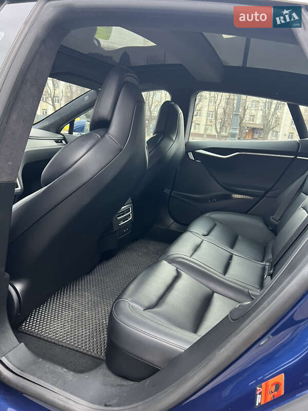 Лифтбек Tesla Model S 2017 в Черкассах