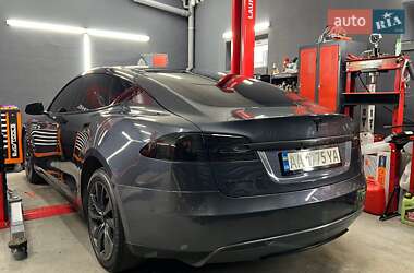Лифтбек Tesla Model S 2015 в 