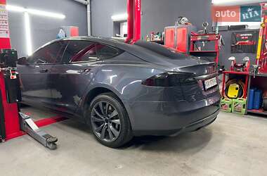 Лифтбек Tesla Model S 2015 в 