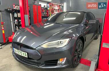 Лифтбек Tesla Model S 2015 в 