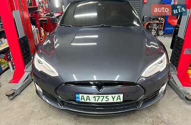 Лифтбек Tesla Model S 2015 в 