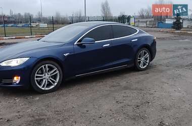 Лифтбек Tesla Model S 2015 в Киеве