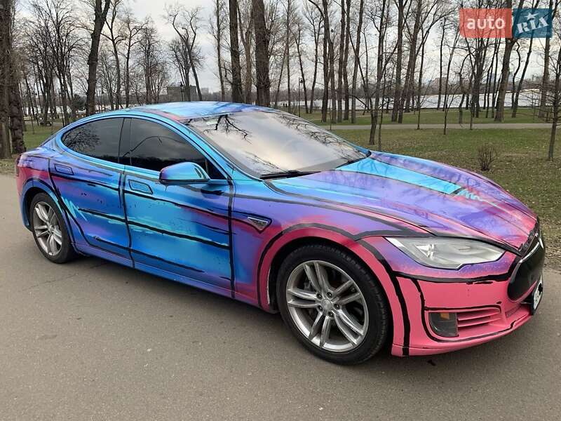 Tesla Model S 2014