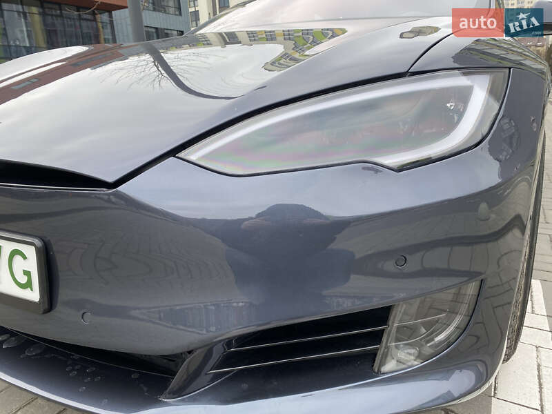 Ліфтбек Tesla Model S 2017 в Львові