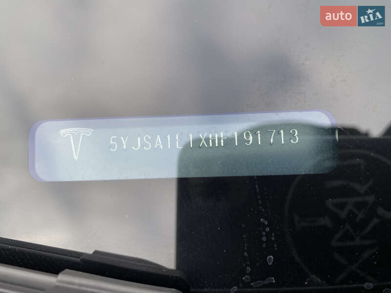 Ліфтбек Tesla Model S 2017 в Львові
