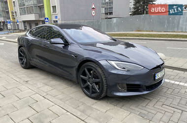 Лифтбек Tesla Model S 2017 в Львове