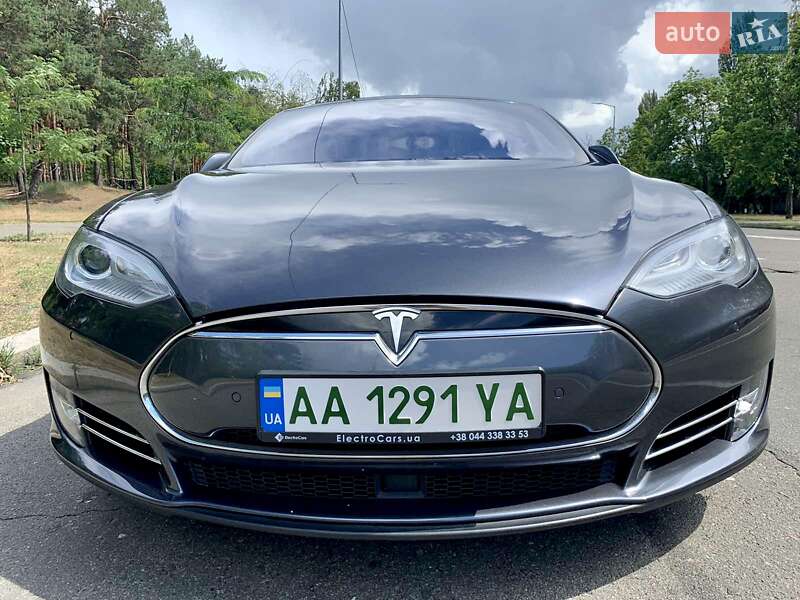 Лифтбек Tesla Model S 2016 в Киеве