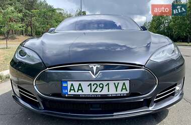 Лифтбек Tesla Model S 2016 в Киеве