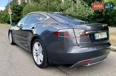 Лифтбек Tesla Model S 2016 в Киеве