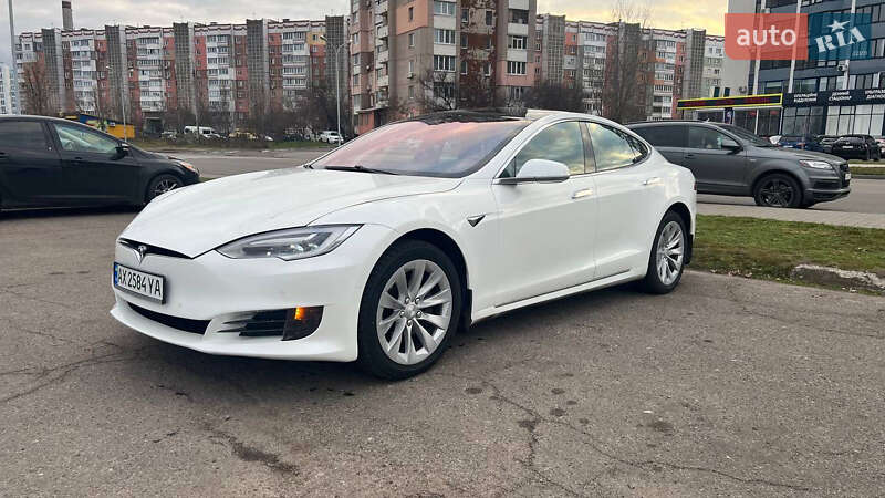 Ліфтбек Tesla Model S 2017 в Черкасах