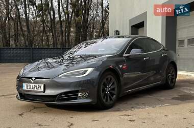 Лифтбек Tesla Model S 2016 в Киеве