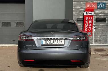 Лифтбек Tesla Model S 2016 в Киеве