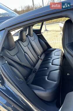 Лифтбек Tesla Model S 2016 в Львове