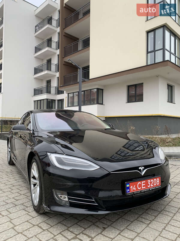 Лифтбек Tesla Model S 2019 в 