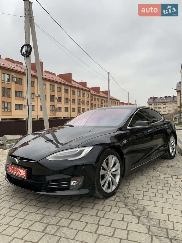 Ліфтбек Tesla Model S 2019 в Львові