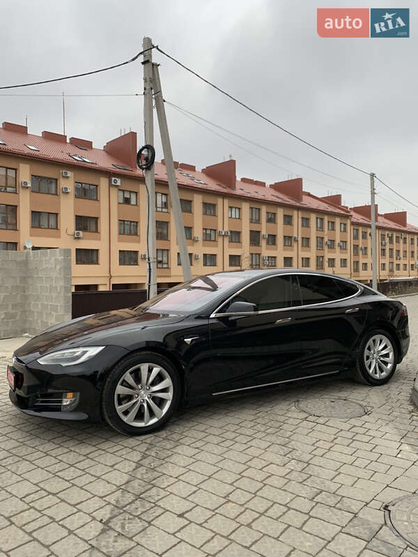 Ліфтбек Tesla Model S 2019 в Львові