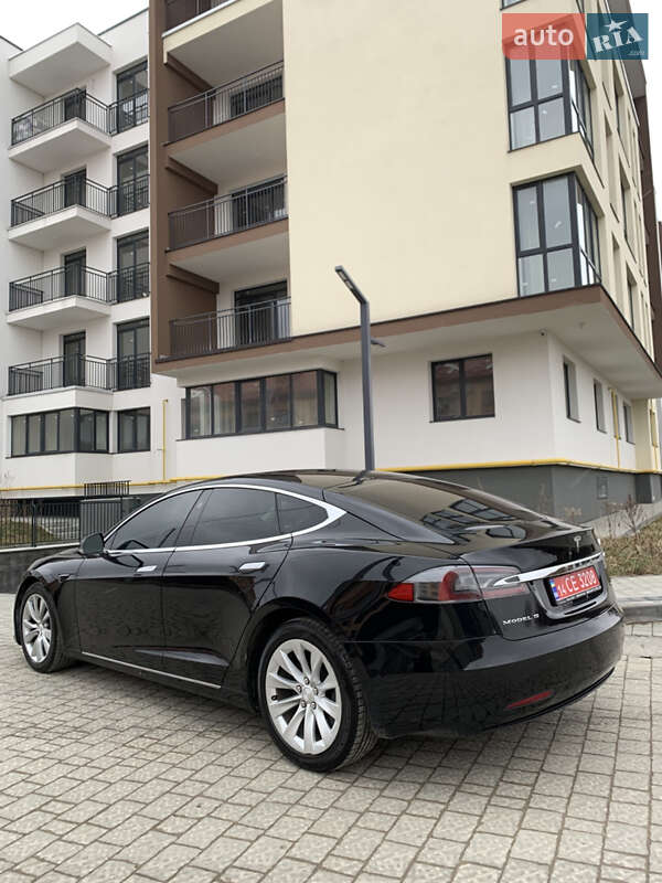 Ліфтбек Tesla Model S 2019 в Львові
