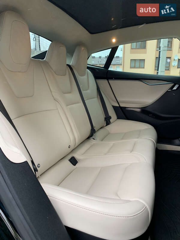 Ліфтбек Tesla Model S 2019 в Львові